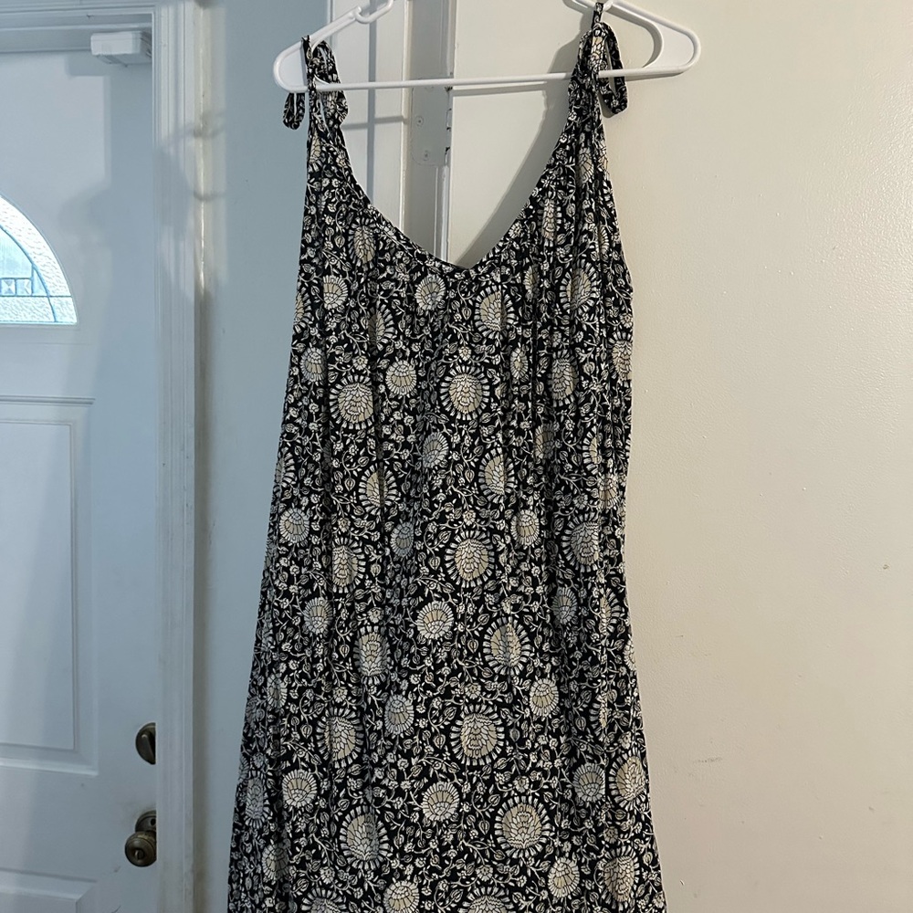 Old Navy Black and White Floral Dress